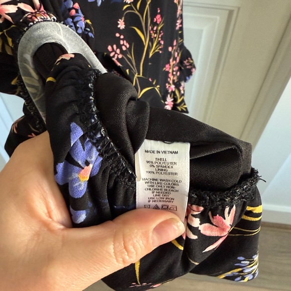 CeCe Black Garment - Picture 6 of 6